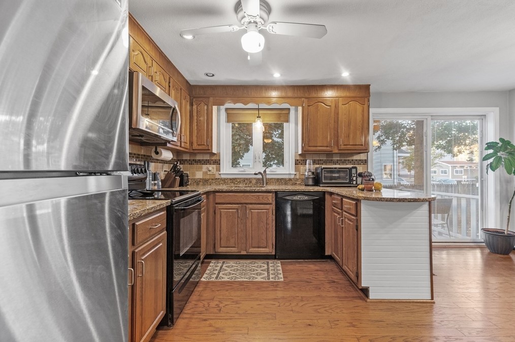 25 Eagan Pl, Peabody, MA 01960-5675