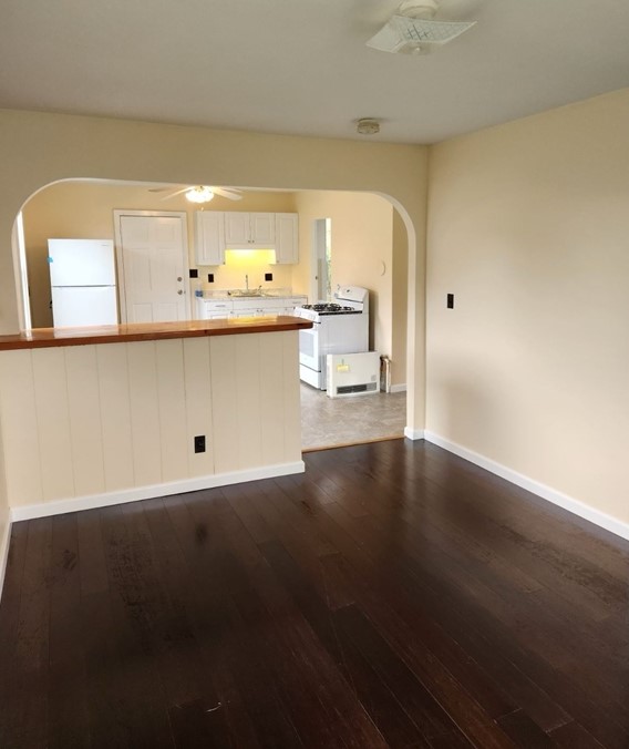 15 Arch St #2nd Fl, North Brookfield, MA 01535