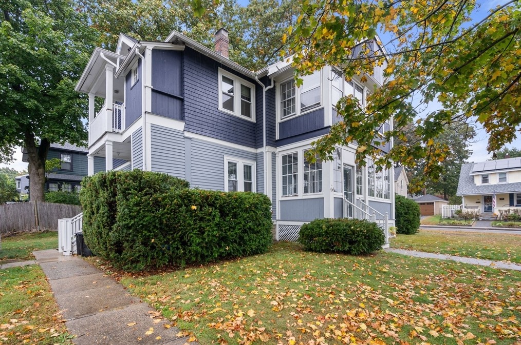 2 Calumet Ave, Worcester, MA 01606