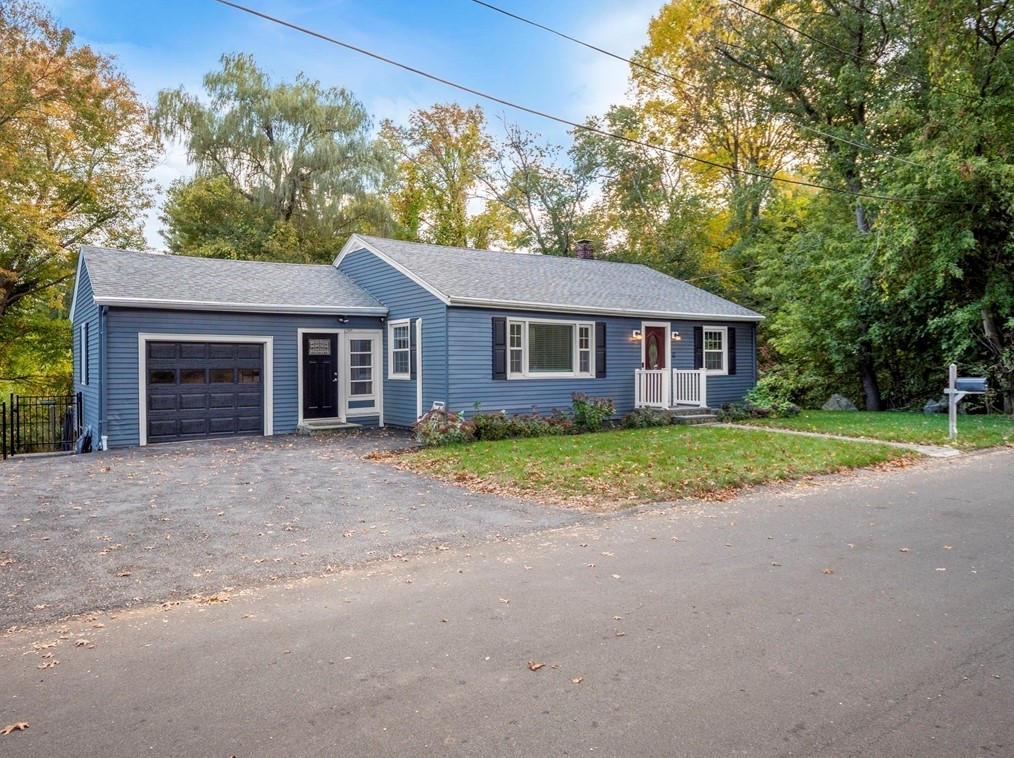 10 Oak Knoll Ave, Chelmsford, MA 01824