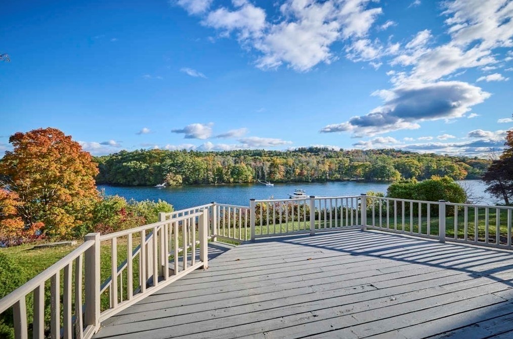 97 Riv Rd, Merrimac MA 01860-2319 exterior