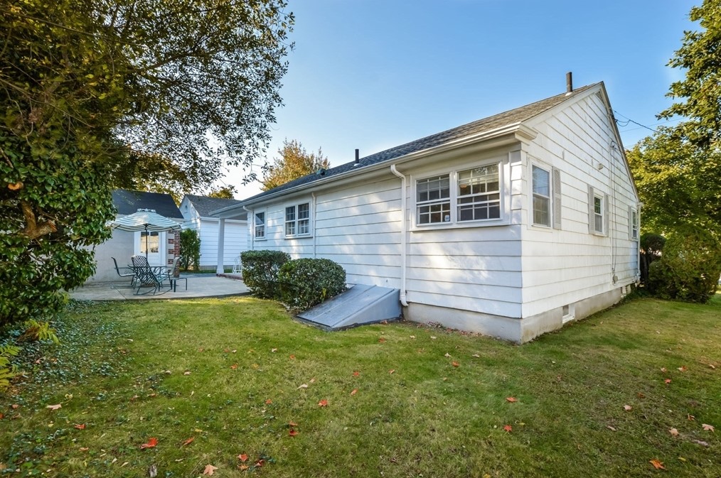 190 Plymouth St, New Bedford MA 02740-2256 exterior