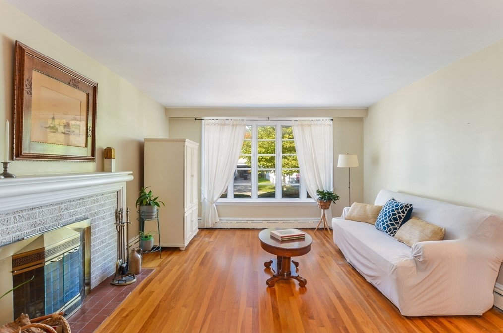 190 Plymouth St, New Bedford MA 02740-2256 exterior