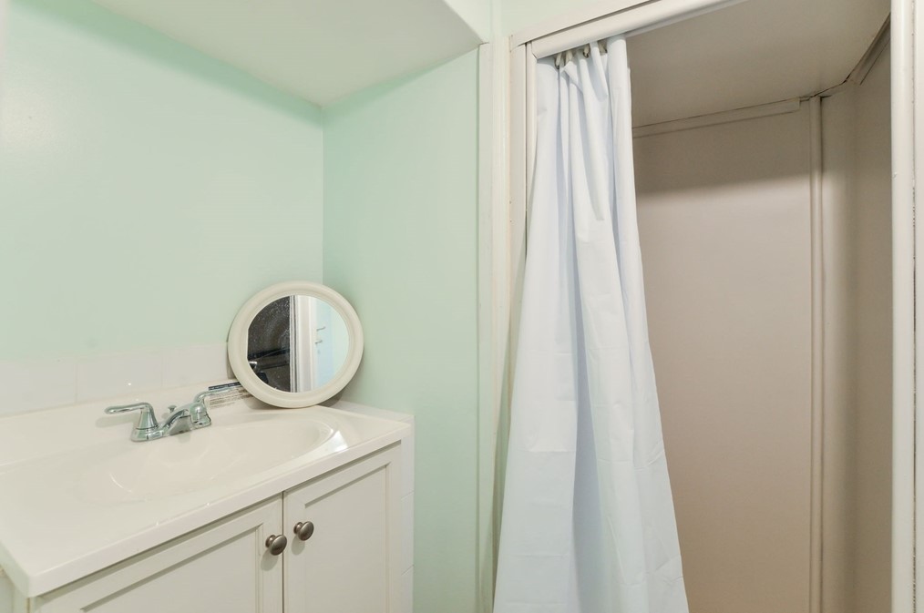 190 Plymouth St, New Bedford MA 02740-2256 exterior