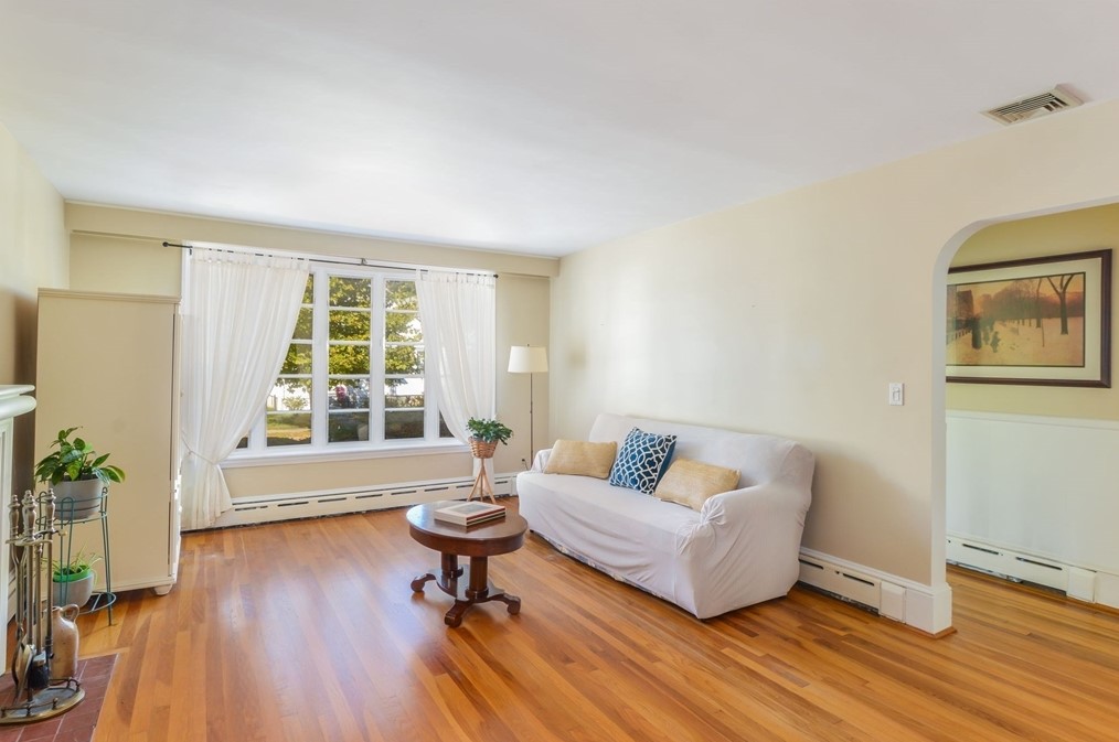 190 Plymouth St, New Bedford MA 02740-2256 exterior