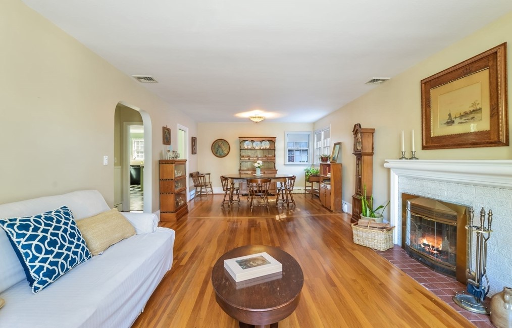 190 Plymouth St, New Bedford MA 02740-2256 exterior