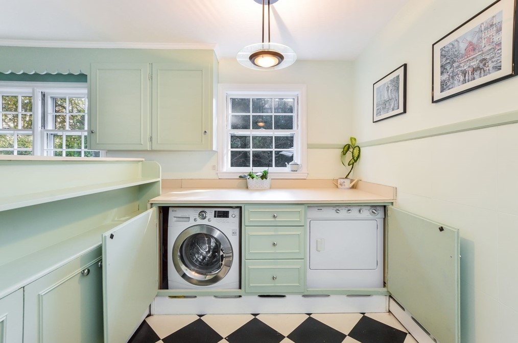 190 Plymouth St, New Bedford MA 02740-2256 exterior