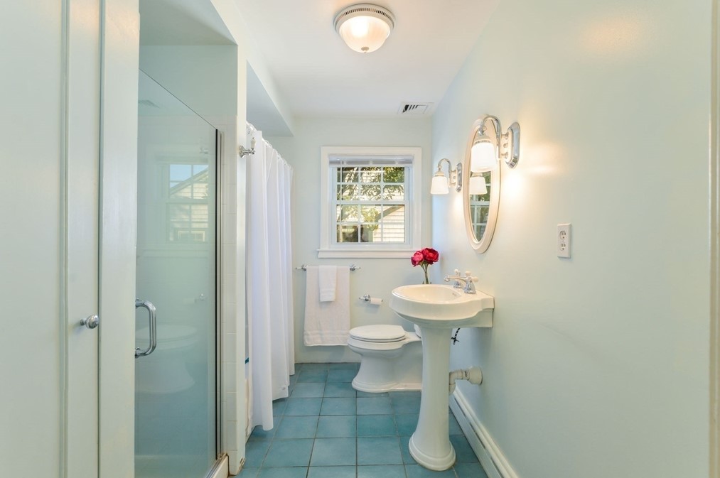 190 Plymouth St, New Bedford MA 02740-2256 exterior