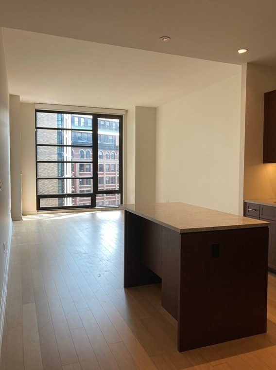 580 Washington St #812, Boston, MA 02111