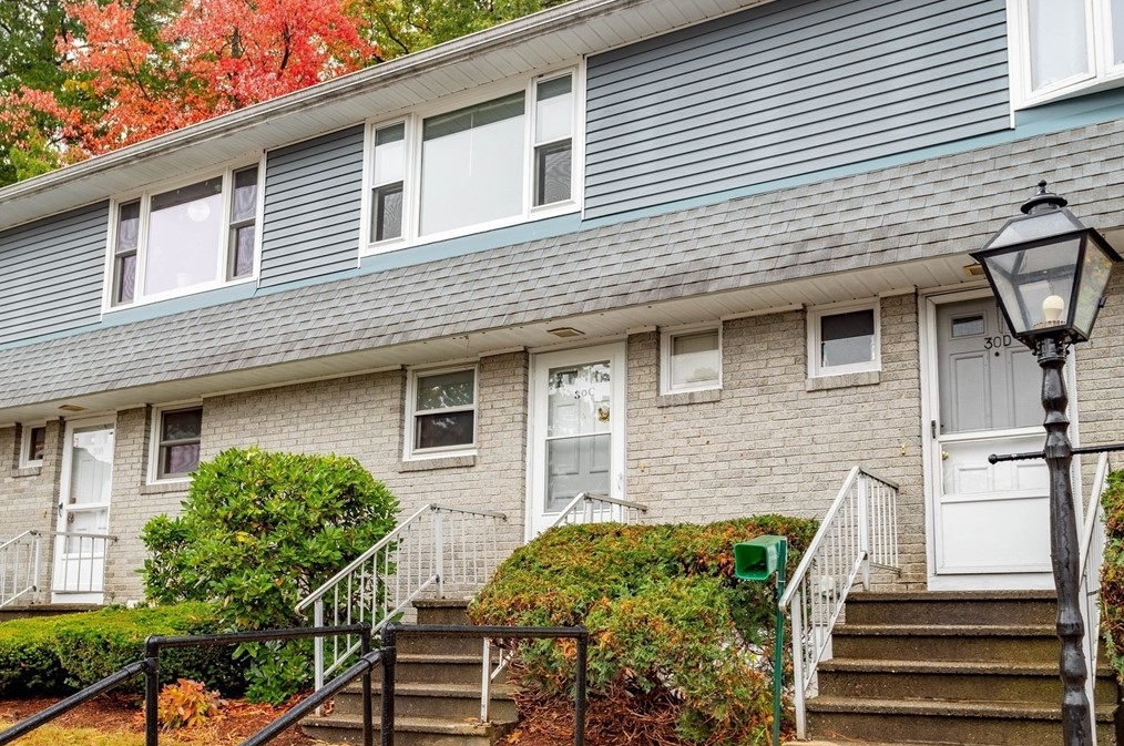 79 Meadow Pond Dr #30c, Leominster, MA 01453