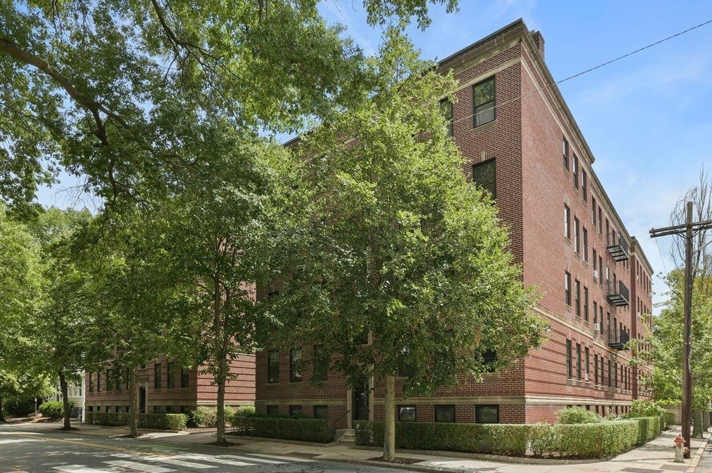 40 Linnaean St, Cambridge MA  02138-1573 exterior