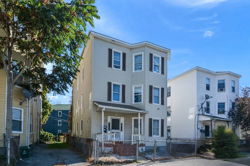 15 Camp St, Worcester, MA 01603