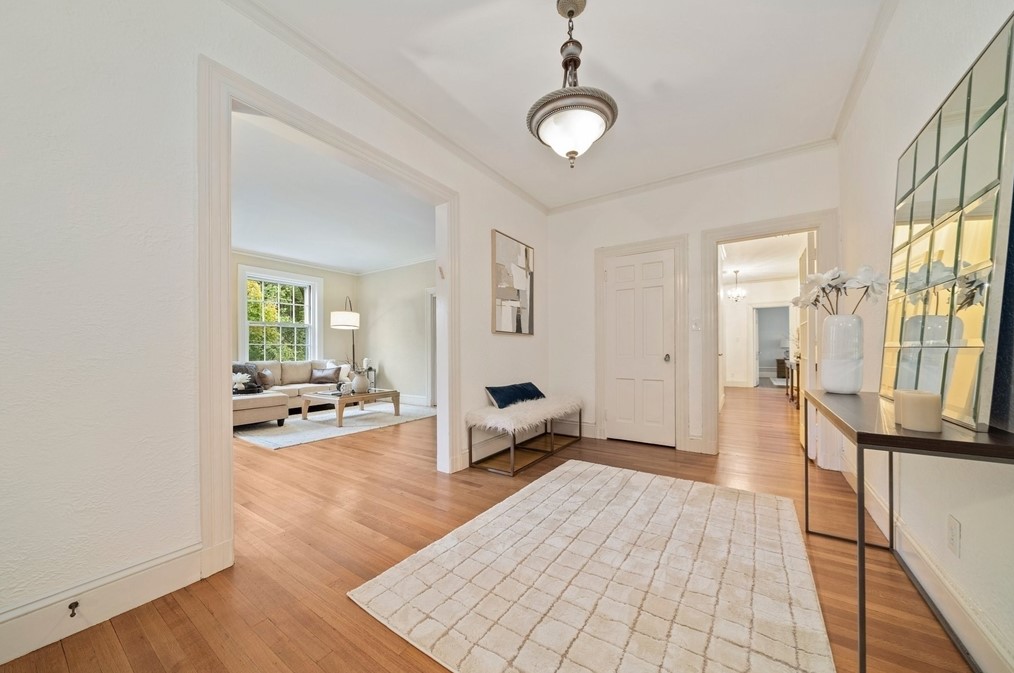 28 Marshal St #3, Brookline, MA 02446