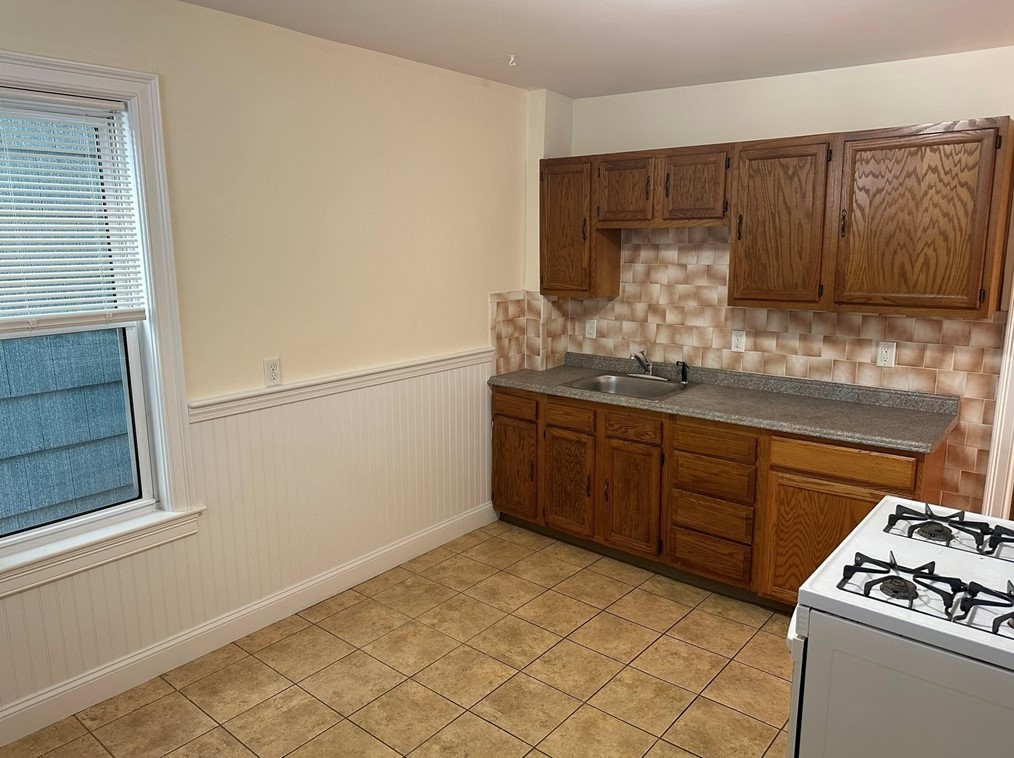 724 Cambridge St, Cambridge MA 02141-1401 exterior