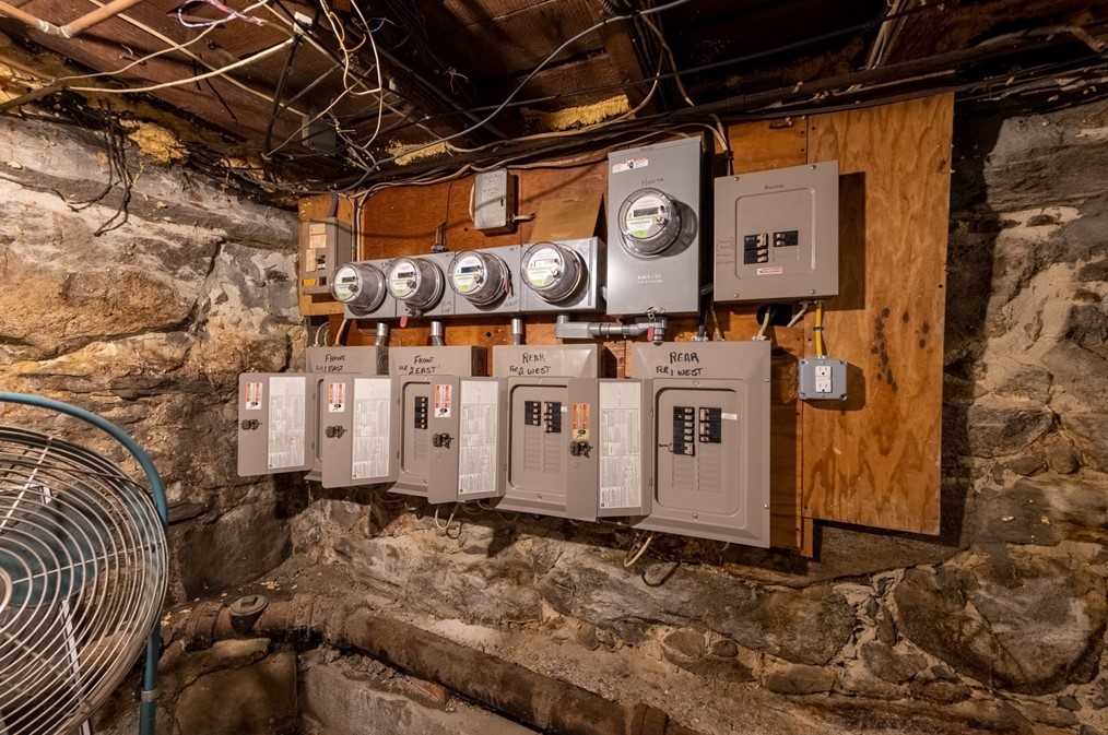 58 Main St, Fairhaven MA 02719-3329 exterior