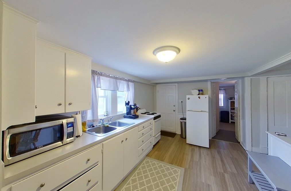 58 Main St, Fairhaven MA 02719-3329 exterior