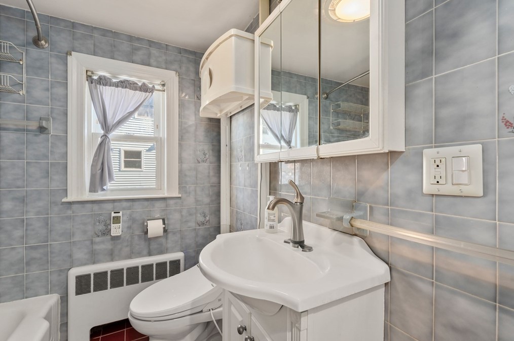 263 Riv St, Newton MA 02465-1435 exterior