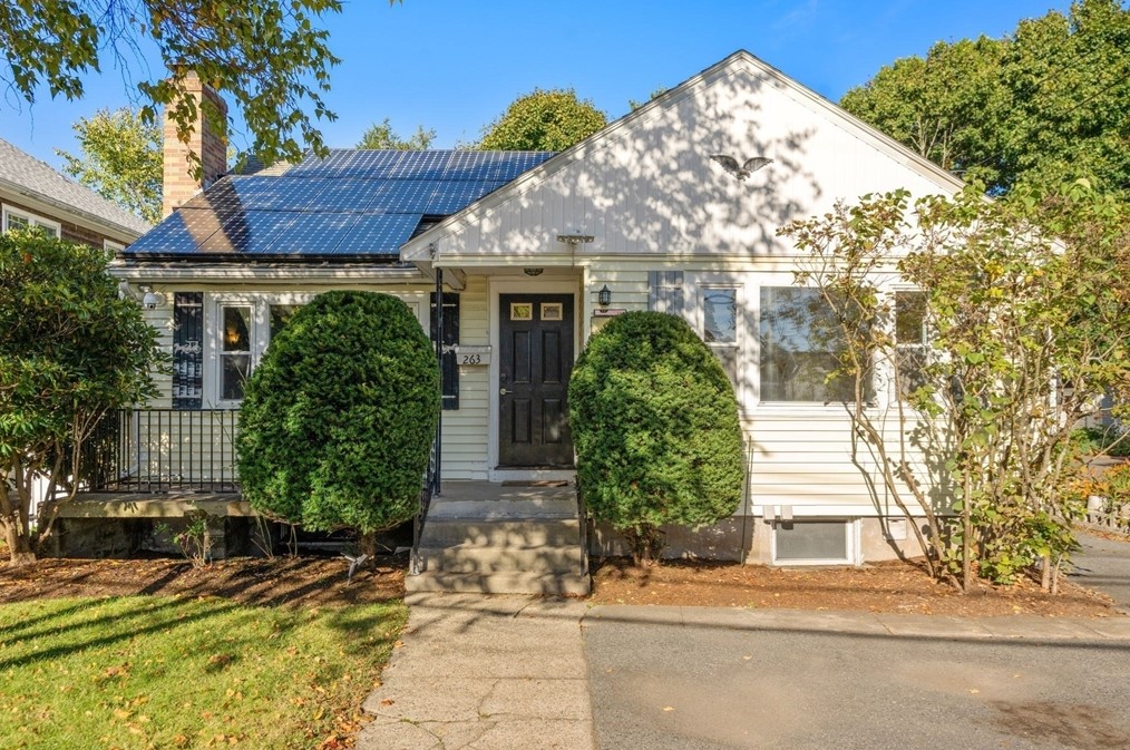 263 Riv St, Newton MA 02465-1435 exterior