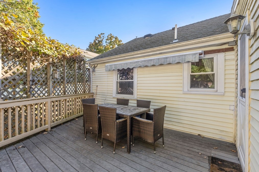 263 Riv St, Newton MA 02465-1435 exterior