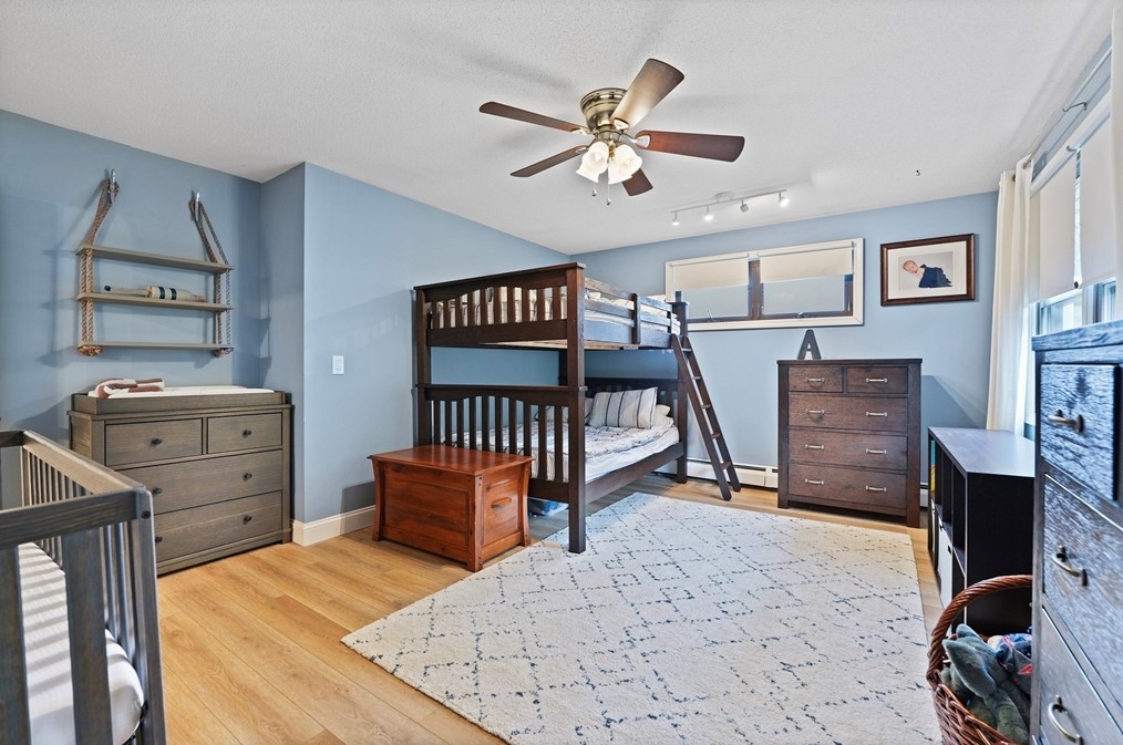 1 Sharon Ave, Dartmouth MA 02747-2334 exterior