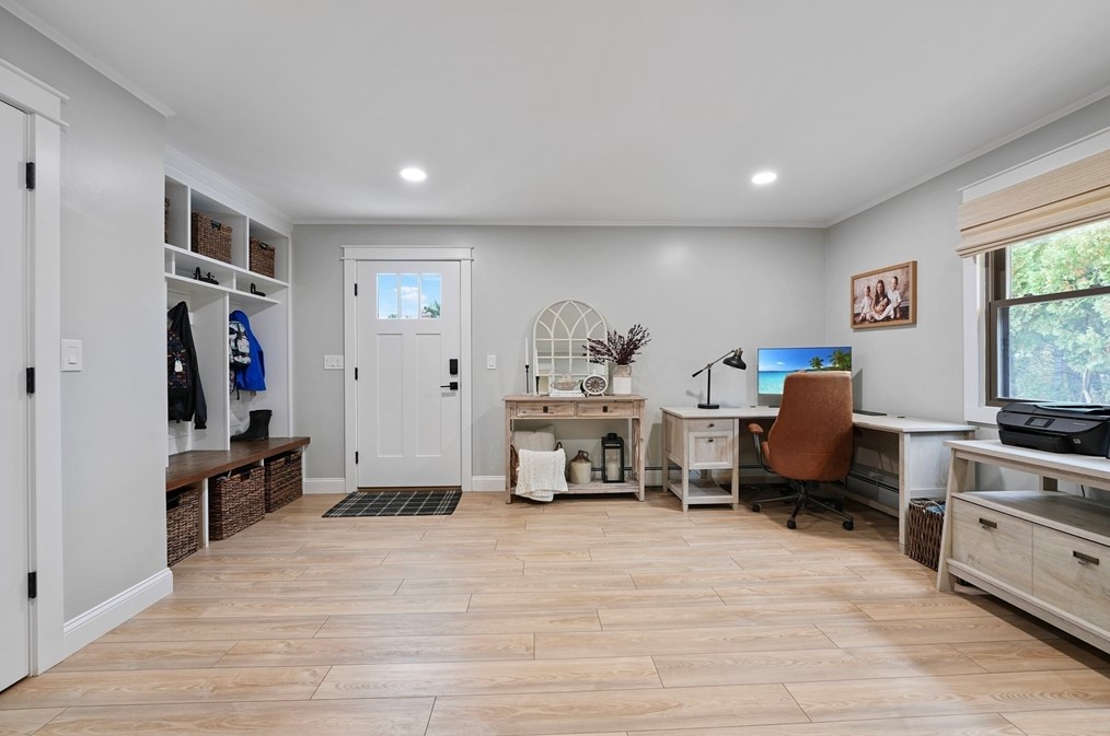 1 Sharon Ave, Dartmouth MA 02747-2334 exterior