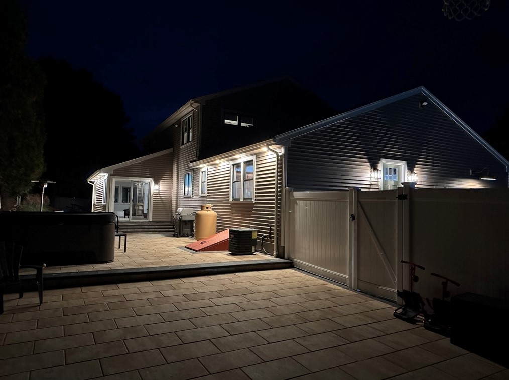 1 Sharon Ave, Dartmouth MA 02747-2334 exterior