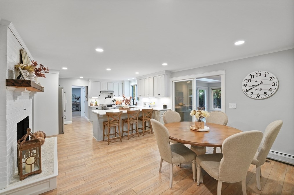 1 Sharon Ave, Dartmouth MA 02747-2334 exterior