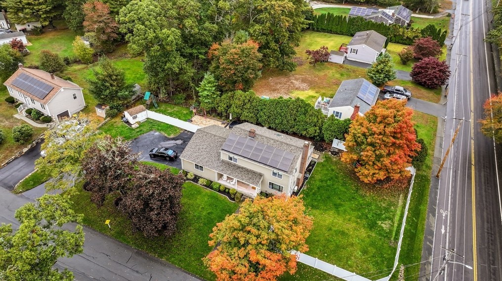 1 Sharon Ave, Dartmouth MA 02747-2334 exterior