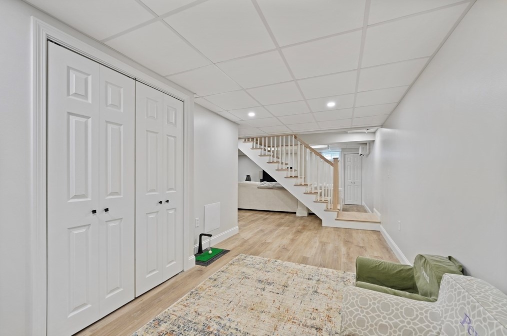 1 Sharon Ave, Dartmouth MA 02747-2334 exterior