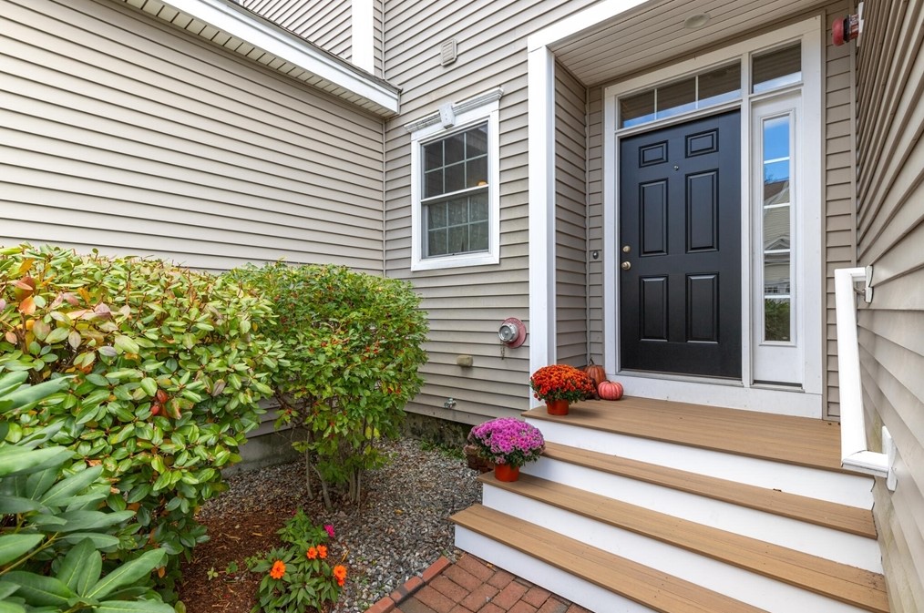 2 Autumn Ln #2, Northborough, MA 01532