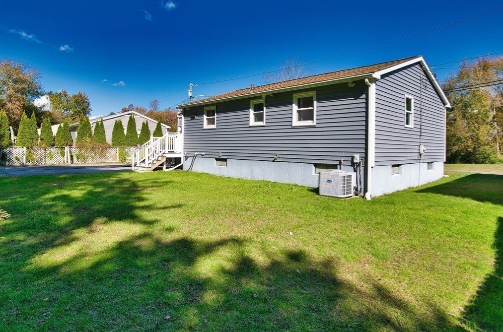 99 Alpha St, Dartmouth MA 02747-4005 exterior