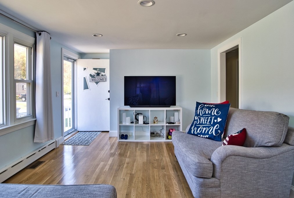 99 Alpha St, Dartmouth MA 02747-4005 exterior