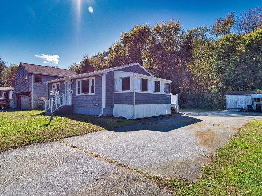 99 Alpha St, Dartmouth MA 02747-4005 exterior