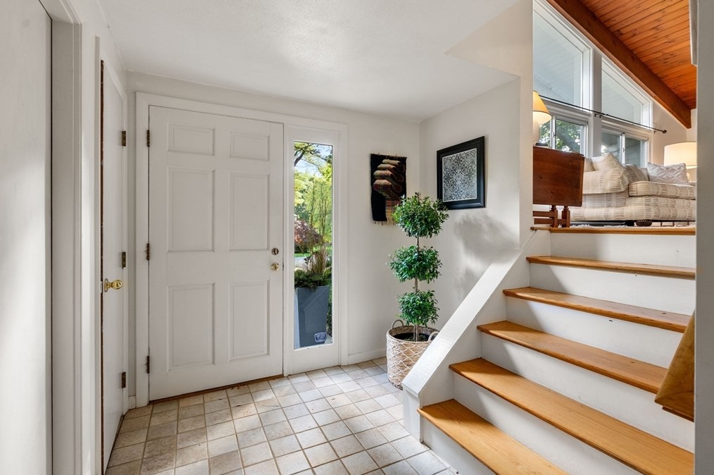 148 Oxbow Rd, Wayland, MA 01778 exterior