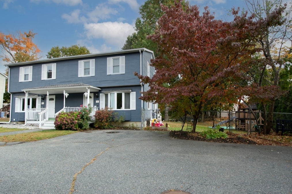 32 Goddard Memorial Dr, Worcester, MA 01603