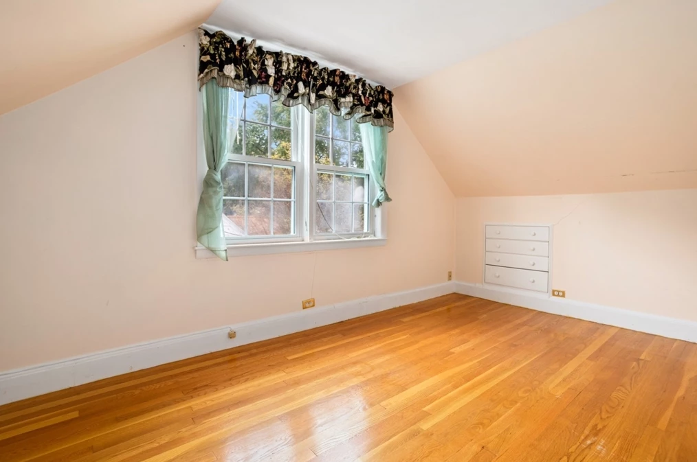 11 Elmwood Cir, Peabody MA 01960-4805 exterior