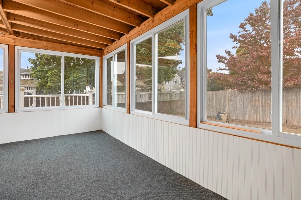 11 Elmwood Cir, Peabody MA 01960-4805 exterior