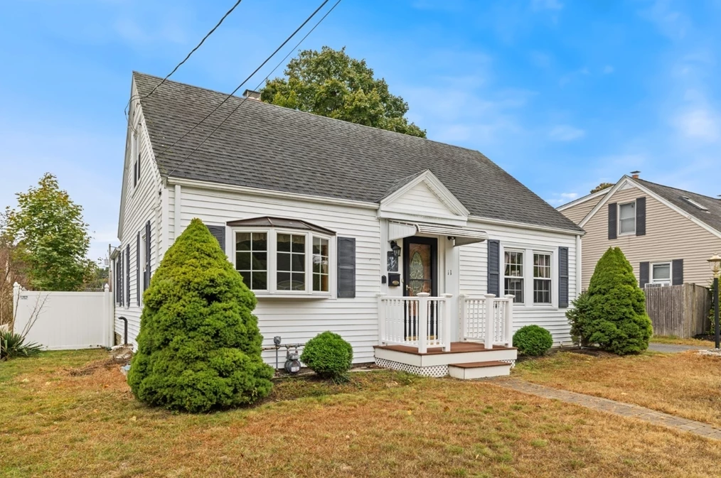11 Elmwood Cir, Peabody, MA 01960-4831