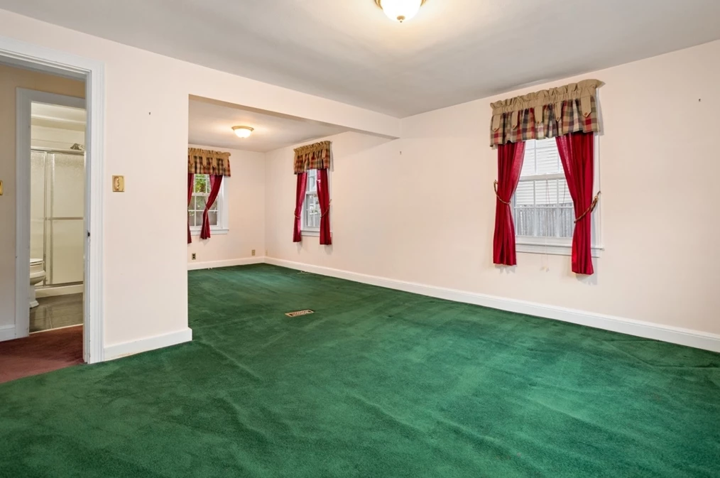 11 Elmwood Cir, Peabody MA 01960-4805 exterior