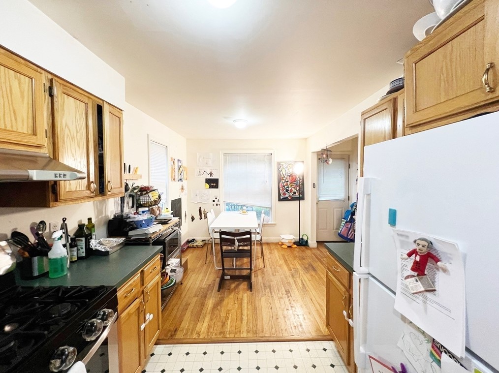 46 Crescent St #a, Newton, MA 02465