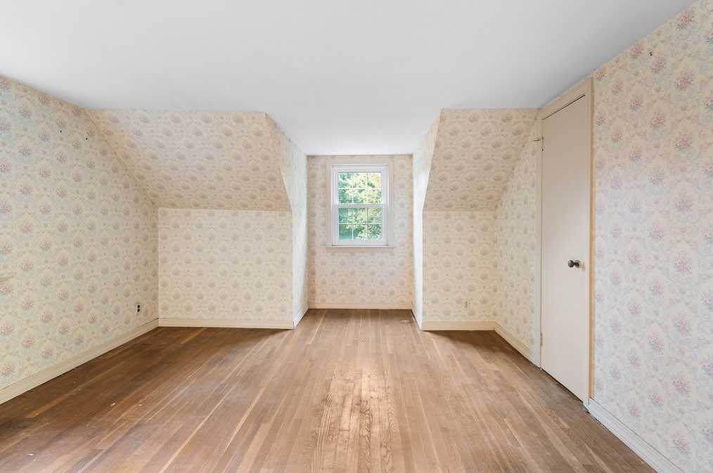 451 Pleasant St, Raynham MA 02767-1647 exterior