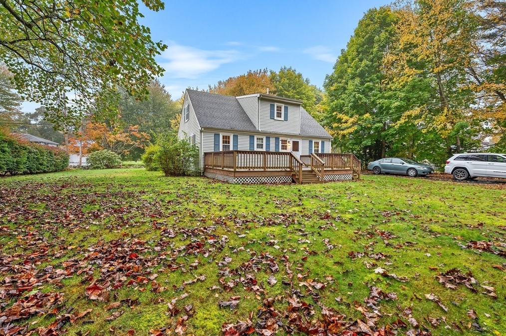 451 Pleasant St, Raynham MA 02767-1647 exterior