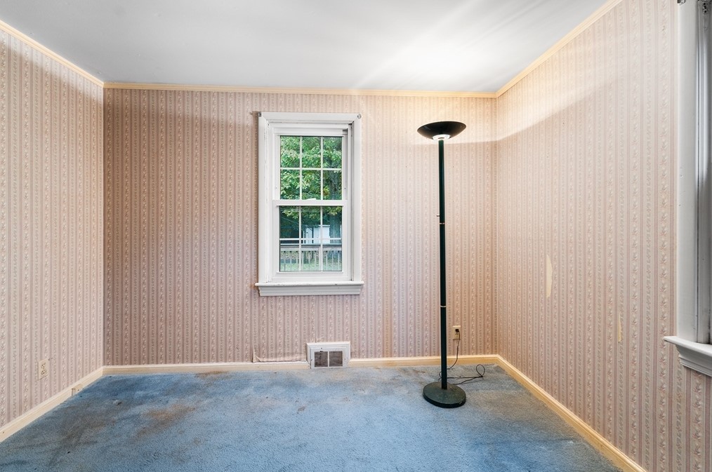 451 Pleasant St, Raynham MA 02767-1647 exterior