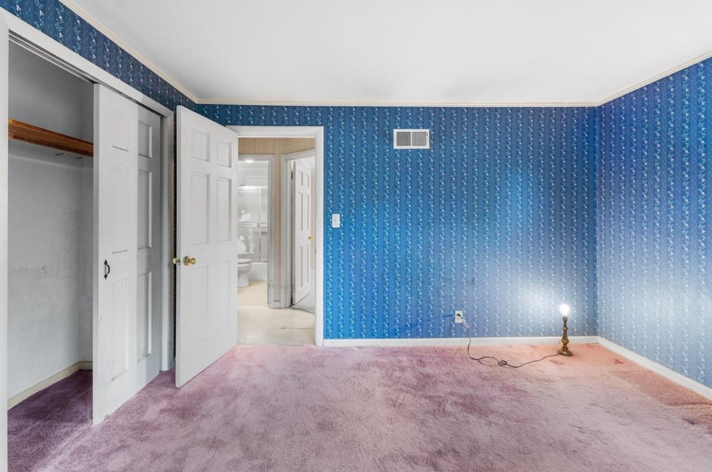 451 Pleasant St, Raynham MA 02767-1647 exterior