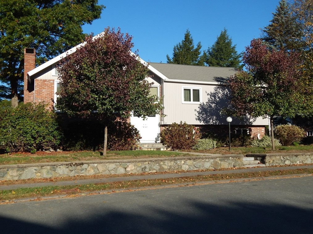 27 Sunset Rd, Stoneham, MA 02180