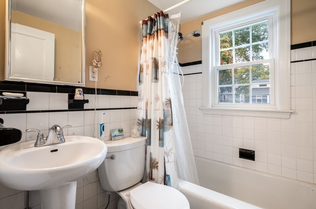 203 Renfrew St, Arlington MA 02476-7349 exterior