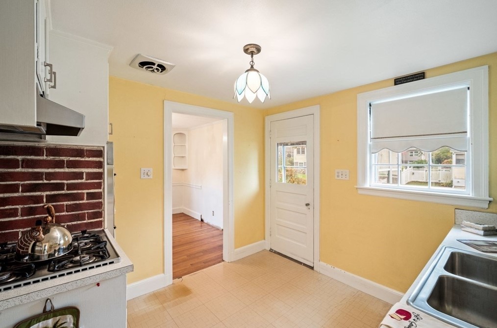 203 Renfrew St, Arlington MA 02476-7349 exterior