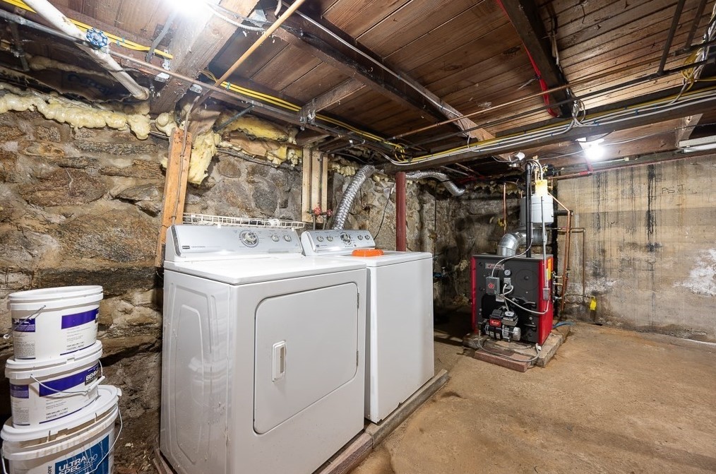 310 Douglas St, Uxbridge MA 01569-1111 exterior