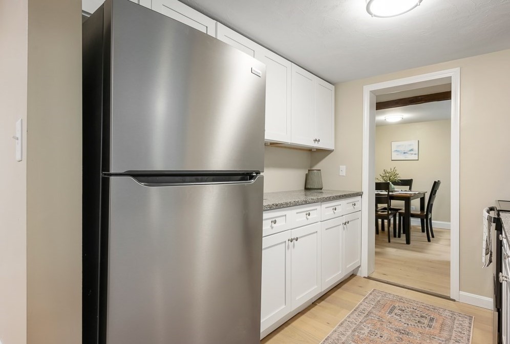 310 Douglas St, Uxbridge MA 01569-1111 exterior