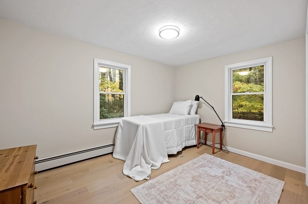 310 Douglas St, Uxbridge MA 01569-1111 exterior